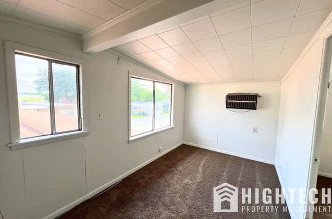 Building Photo - 1526 Oak Harbor Rd