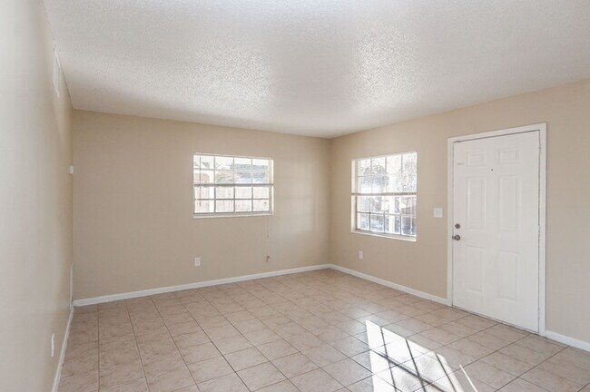 Building Photo - Winter Park Duplex
