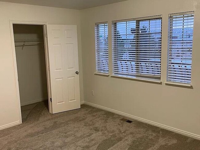 Foto del edificio - 1029 S Kingsbury Rd