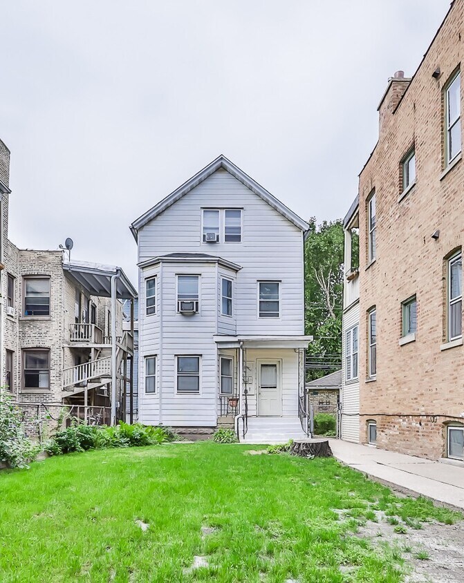 Primary Photo - 3238 N Southport Ave