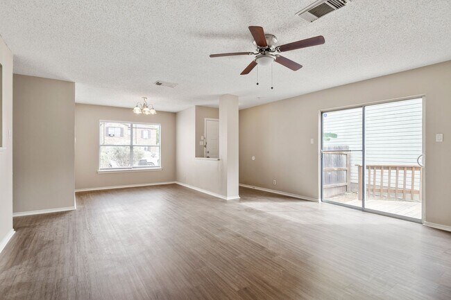 Building Photo - Nice Open Floor Plan in Candlewood Park!