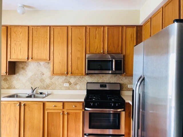 Building Photo - 2947 White Thorn Cir