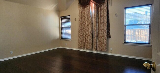 Foto del edificio - 1124 Springbrook Rd
