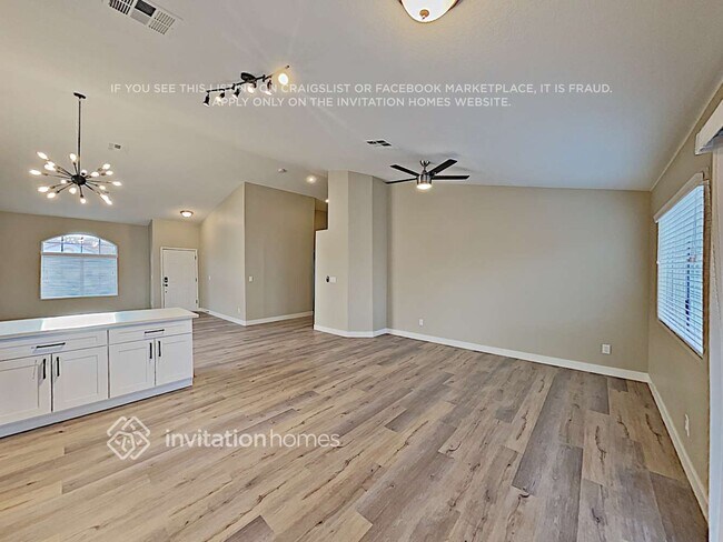 Building Photo - 532 Viva Serenade Way