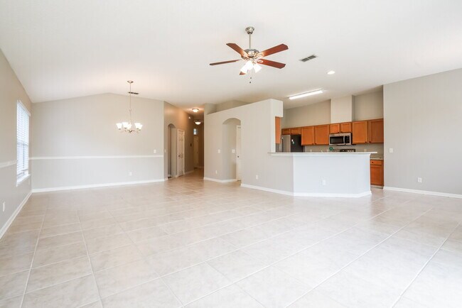 Foto del edificio - 301 N Lake Cunningham Ave