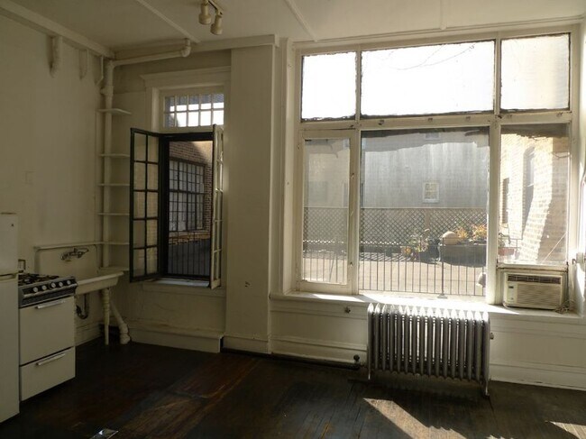 Foto del edificio - 245 W North Ave