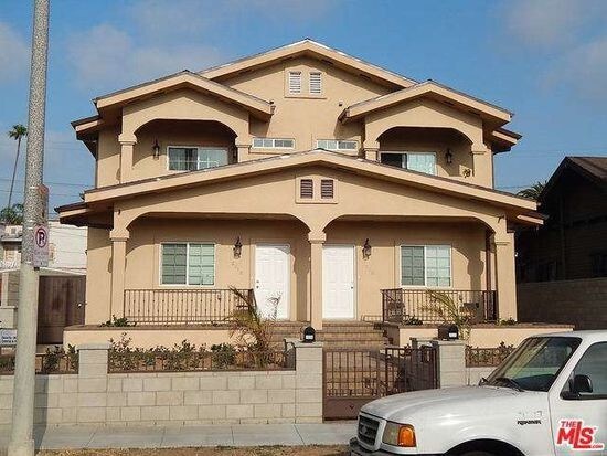 Building Photo - 2018 Hillcrest Dr