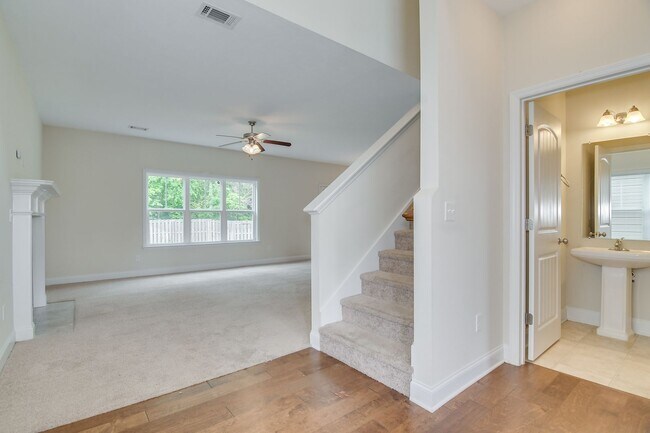 Foto del edificio - Canterbury Farms 3 Bed 2.5 Bath!