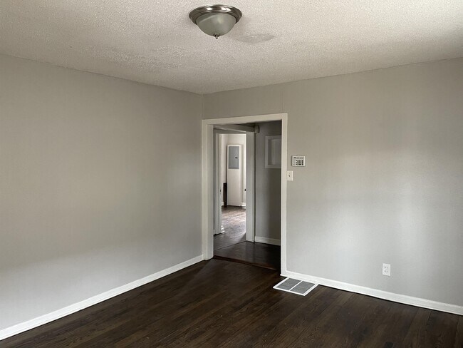 Foto del edificio - 1120 E 84th Terrace