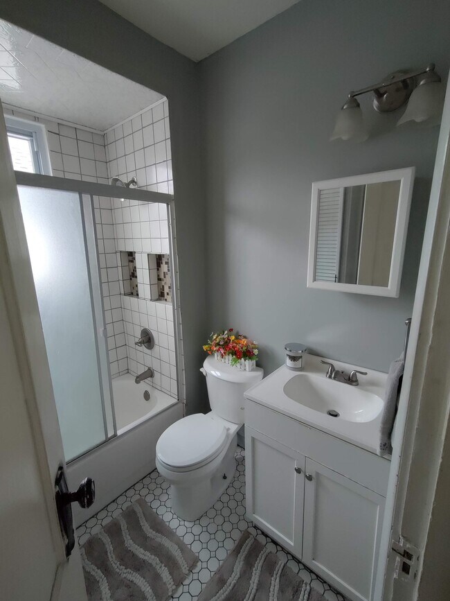 Bathroom - 15 Mountain View St