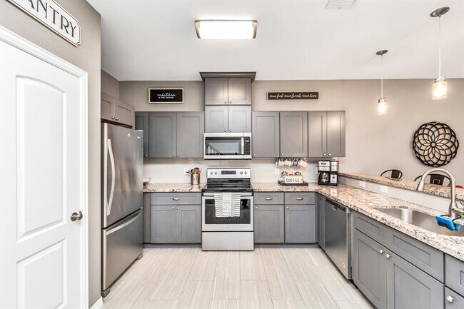 Building Photo - 3021 Elysian St