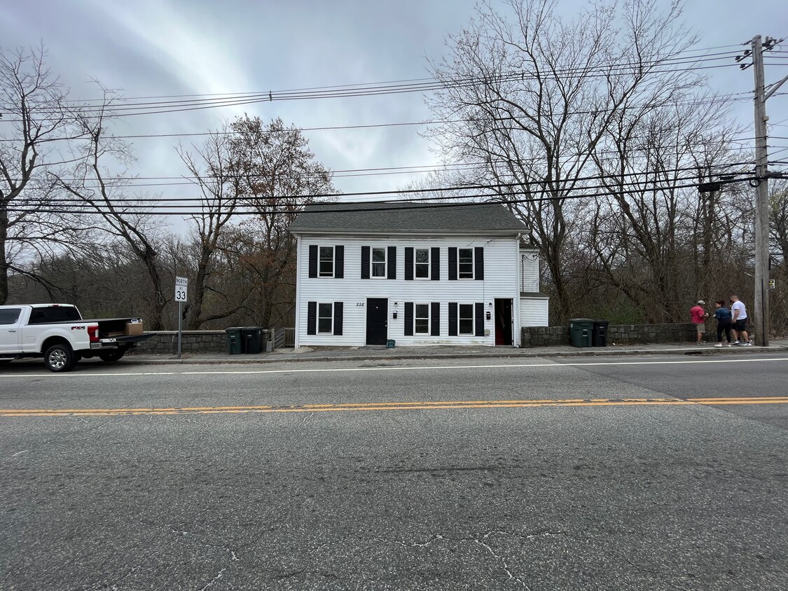 Front - 556 Washington St