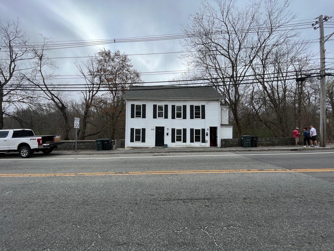 Front - 556 Washington St