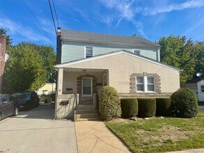 Building Photo - 105 Burtis St