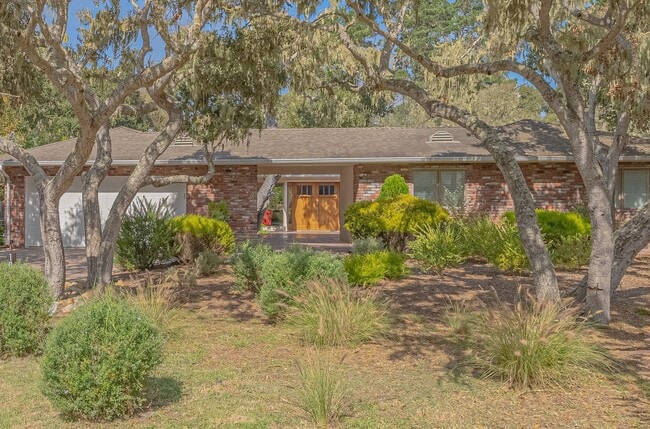 Building Photo - Perfect Location! 10-minute walk to the Oc...