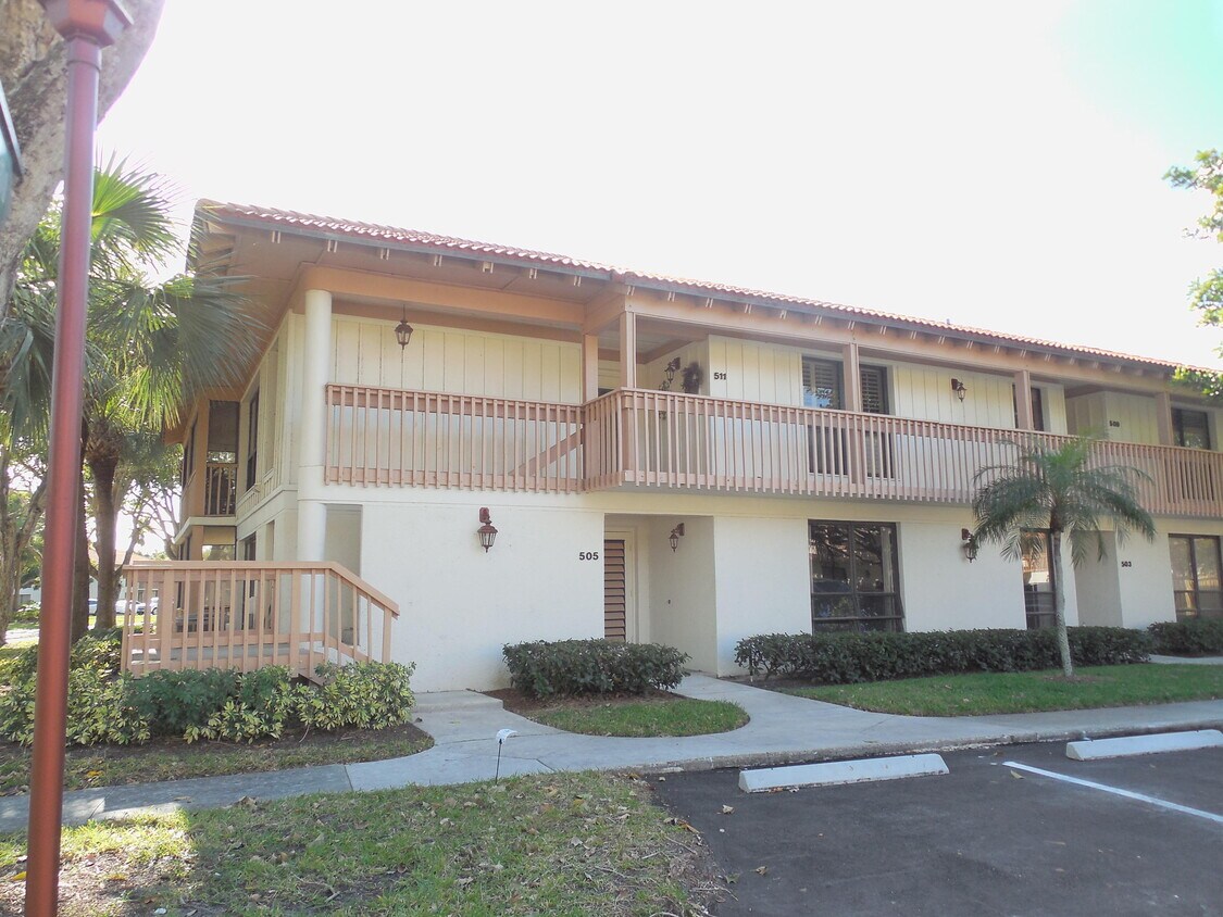 Primary Photo - 511 Brackenwood Pl
