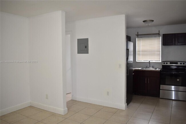 Foto del edificio - 821 NW 5th Ave