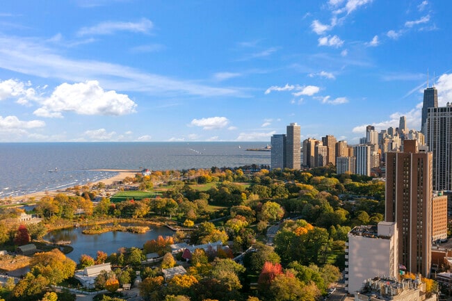 Building Photo - 2020 N Lincoln Park W