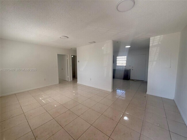 Foto del edificio - 2484 NW 101st St
