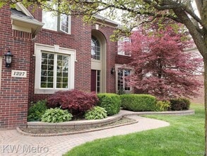 Building Photo - 1227 Letica Dr