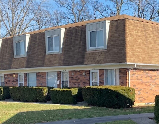 1196 End Unit - 1196 McCarley Dr E