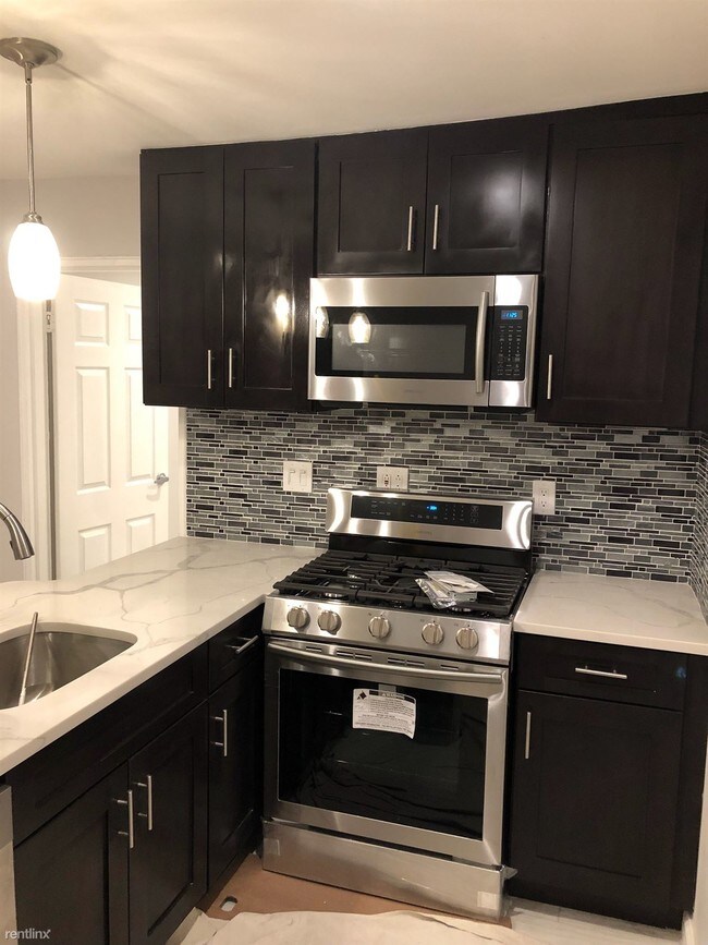 Building Photo - 2 br, 1 bath  - 2200 Paterson Plank Rd Apt 1