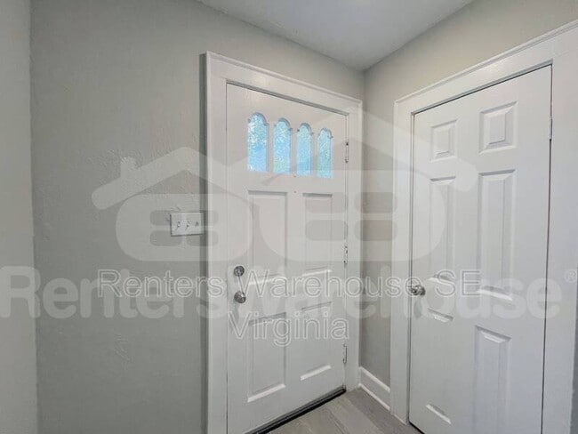 Building Photo - 2217 Parker Ave