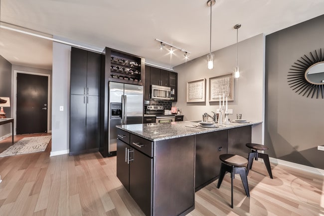 Building Photo - 230 W Kinzie St