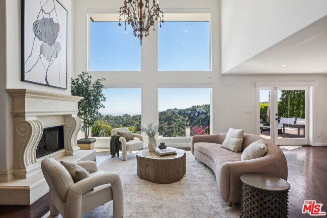 Foto del edificio - 2411 Mt Olympus Dr