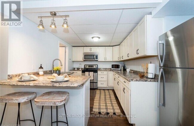 Photo du bâtiment - 1176 Birchwood Dr