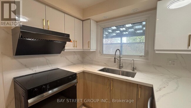 Building Photo - 771-771 Damien Way
