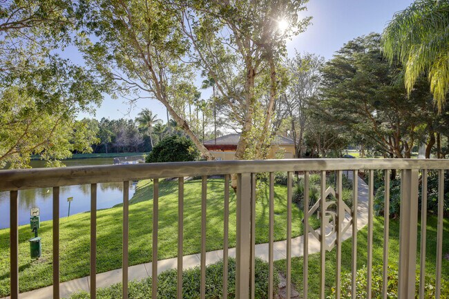 Building Photo - 100 Crestwood Ct N