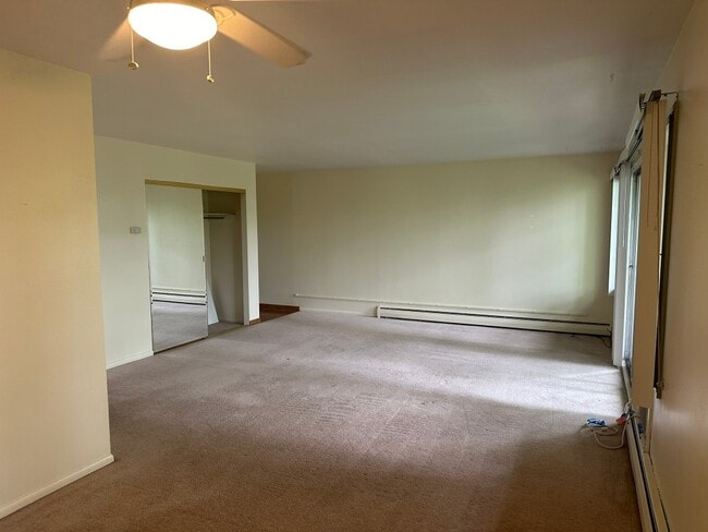 Building Photo - 201 Evergreen St