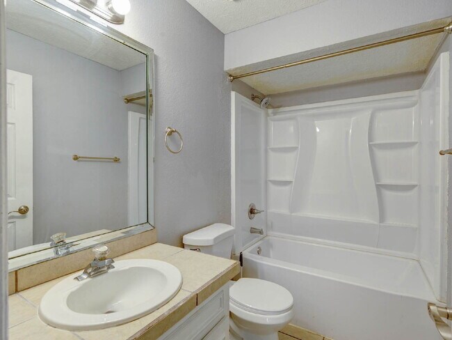 Foto del edificio - Move-In Ready 3/2 in Columbus | Appliances + W/D + Lawn Care Included | $1,650/mo
