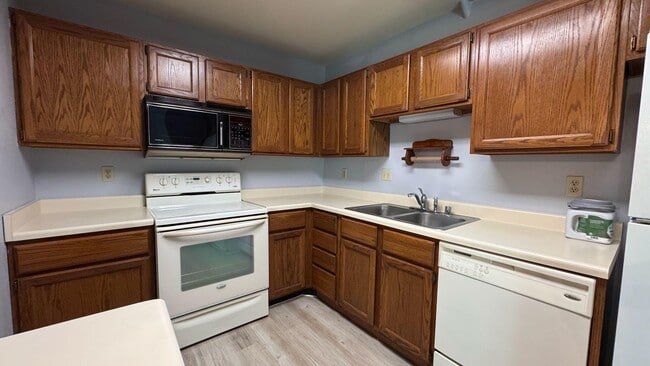 Building Photo - 7100 Mariner Dr