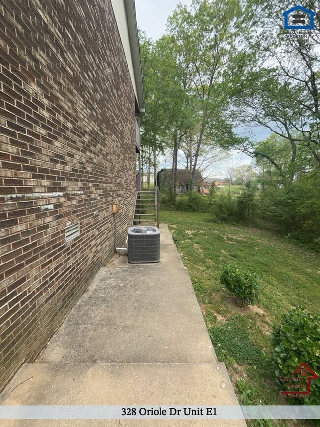 Building Photo - 328 Oriole Dr