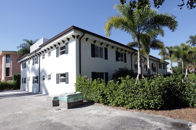 Building Photo - 960 7th St S