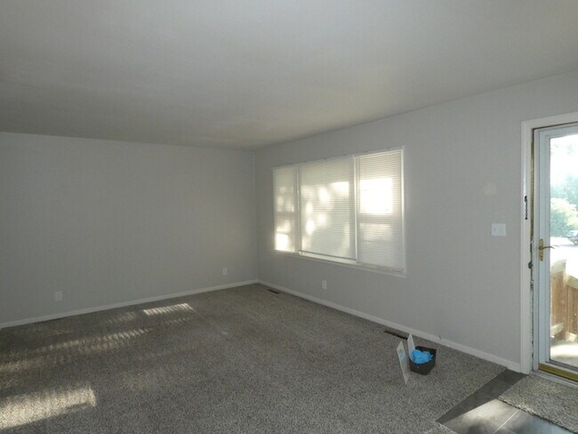 Foto del edificio - Northland Home 3924 N Denver Ave