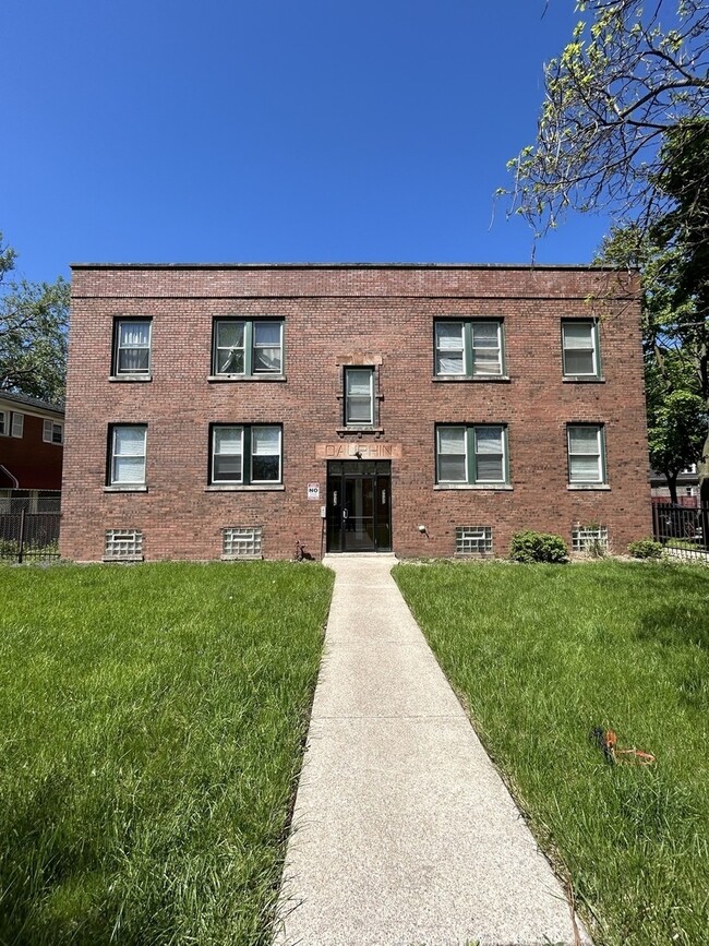 9036 S Dauphin Ave