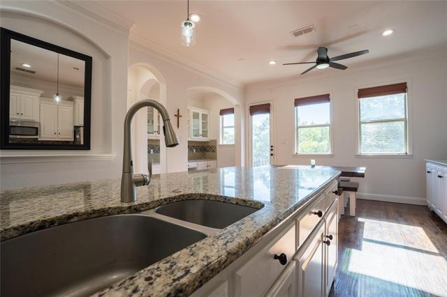 Foto del edificio - 4233 Haskell Dr