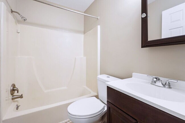 Foto del edificio - 23210 Huron River Dr