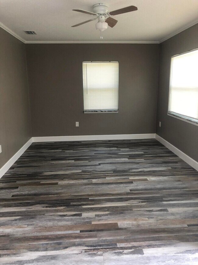 Foto del edificio - 1457 Maple Ave