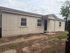 Building Photo - 5220 Elm St