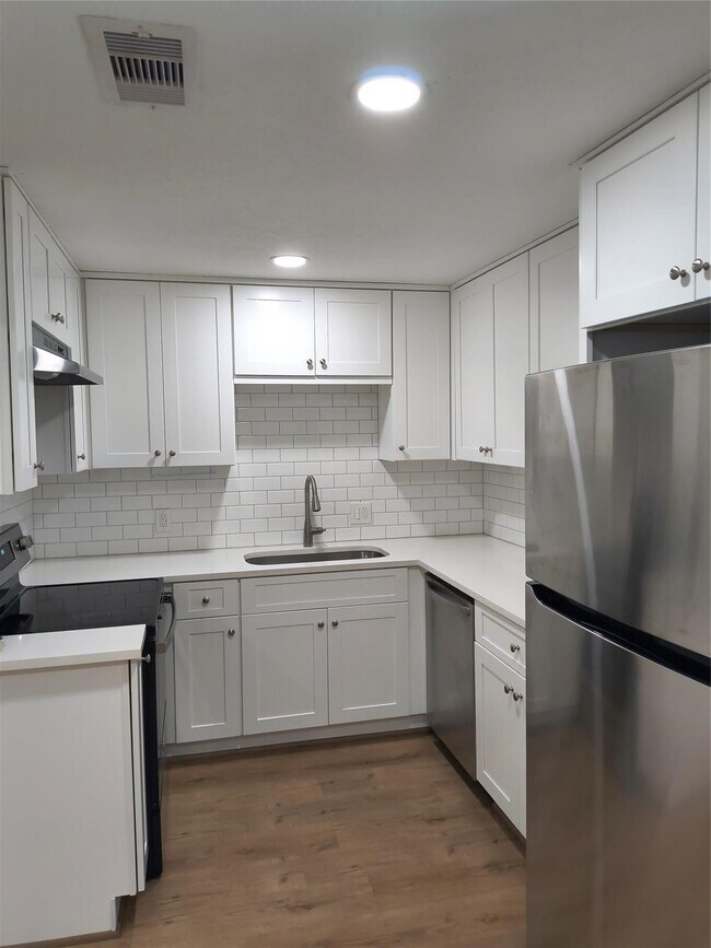 Building Photo - 2305 55th St