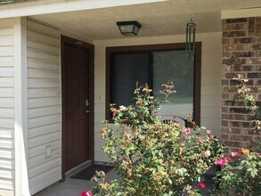 Building Photo - 3620 Choctaw St