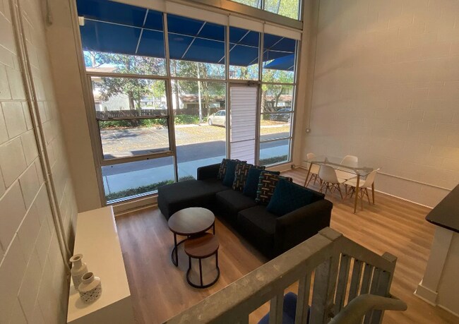 Building Photo - 2515 SW 35th Pl