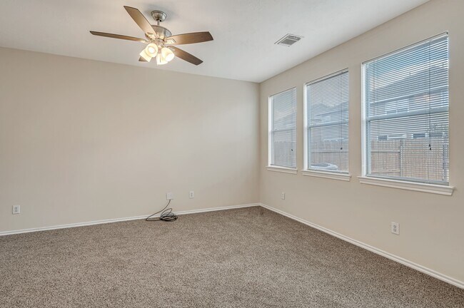 Foto del edificio - 6213 Stoney Creek Dr