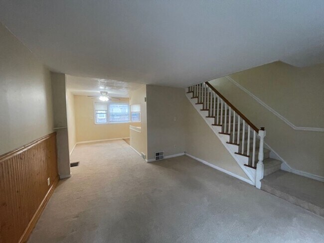 Building Photo - Charming 2-Bedroom Home with Private Parki...