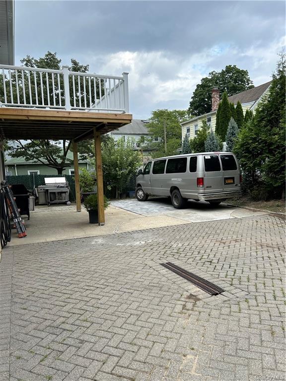 Foto del edificio - 590 White Plains Rd
