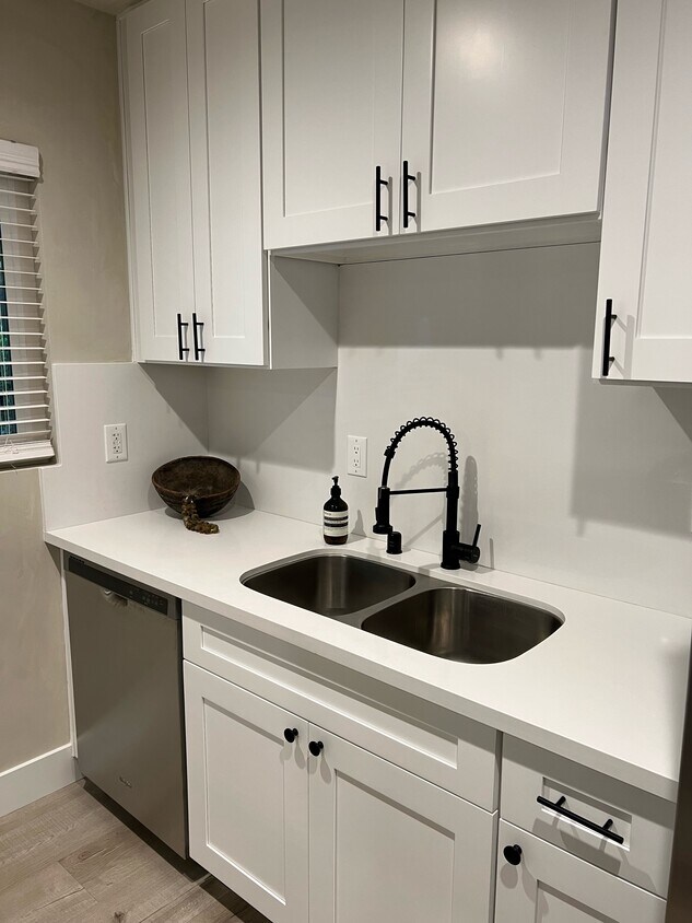 Foto principal - 150 S Wetherly Dr